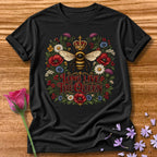 Long Live The Queen — Vintage Bee Wreath T-Shirt for Women in Black