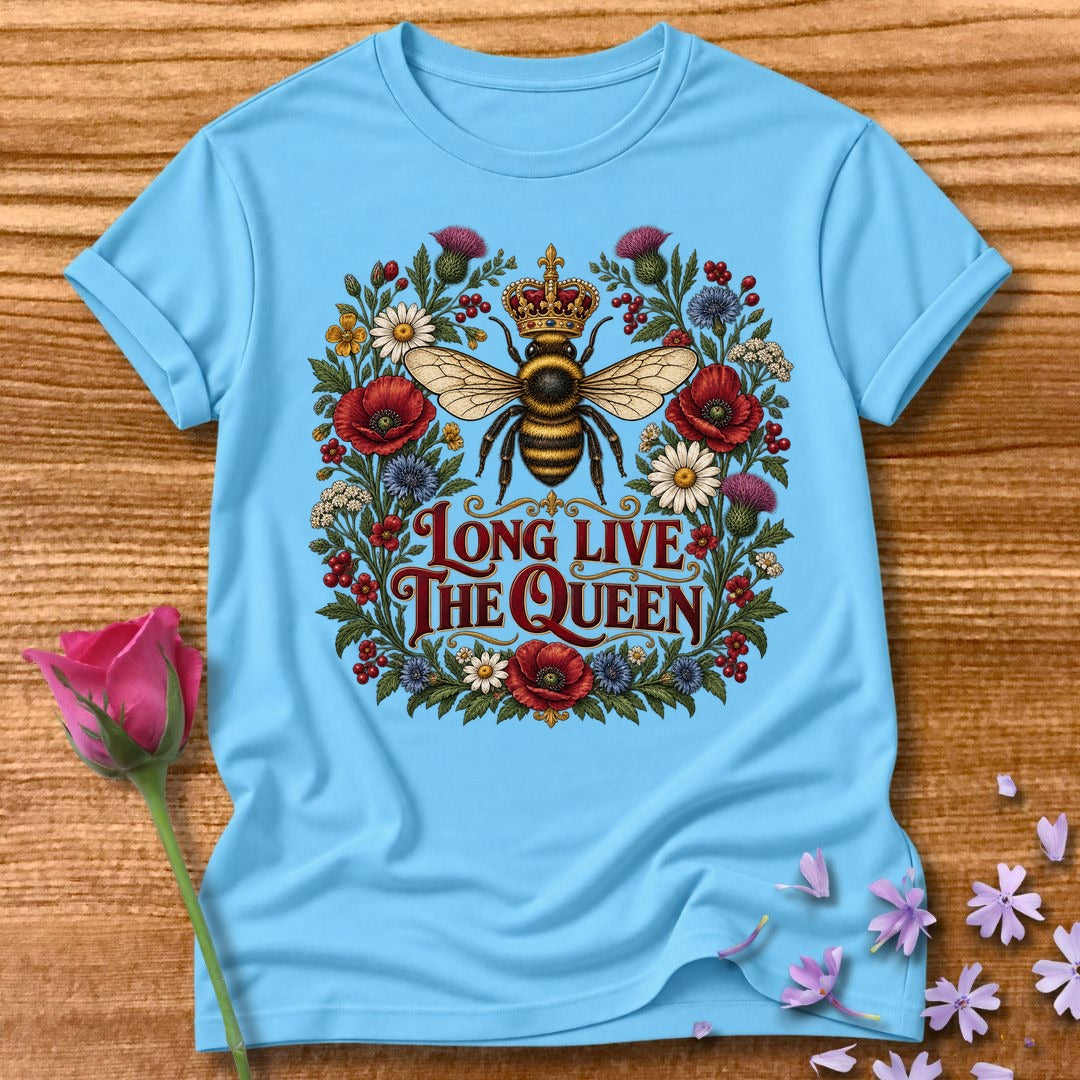 Long Live The Queen — Vintage Bee Wreath T-Shirt for Women in Sky