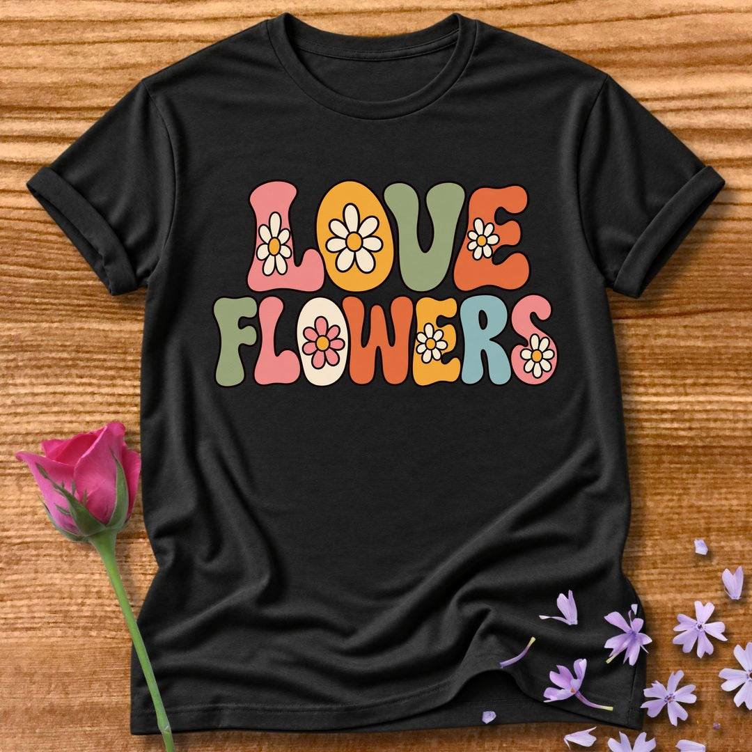 Love Flowers — Retro Groovy Daisy T-Shirt for Women in Black