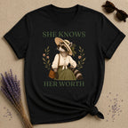 Raccoon She Knows Her Worth T-Shirt - Black